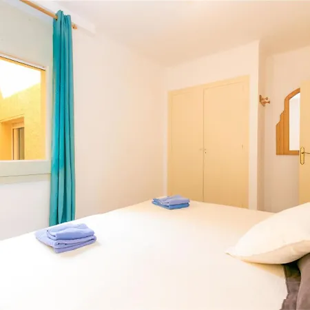 Velazquez-9 By Interhome * Roses